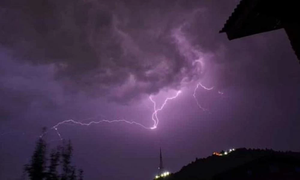 Ινδία: Σκοτώθηκαν 11 άνθρωποι από κεραυνό ενώ έβγαζαν σέλφι